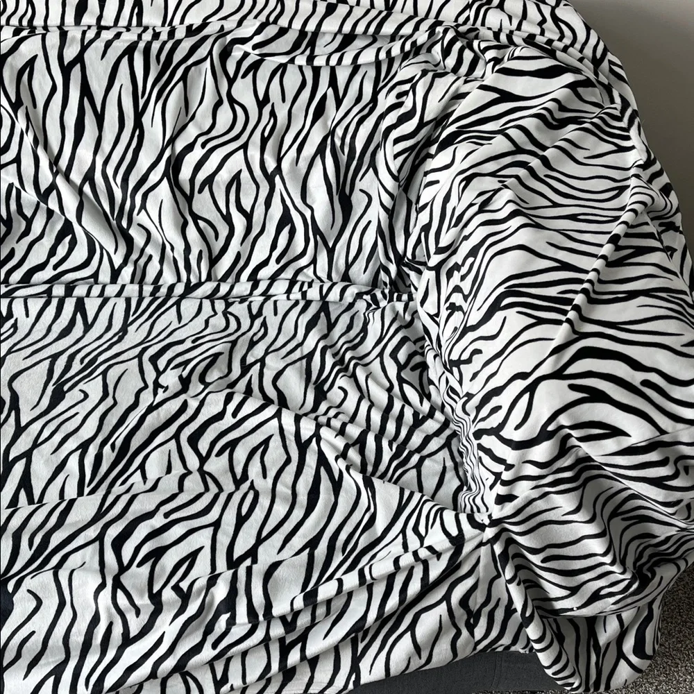IKEA KLIPPAN Black and White Animal Print Sofa Cover